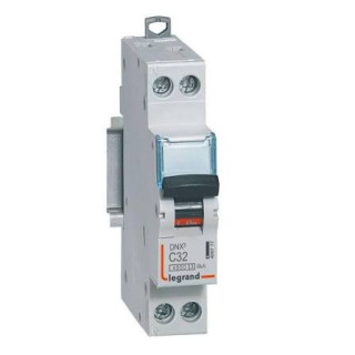 Disjoncteur Phase/Neutre  32A courbe C / DNX³4500 6kA arrivée et sortie borne à vis - 1P/N 230V - 1 module